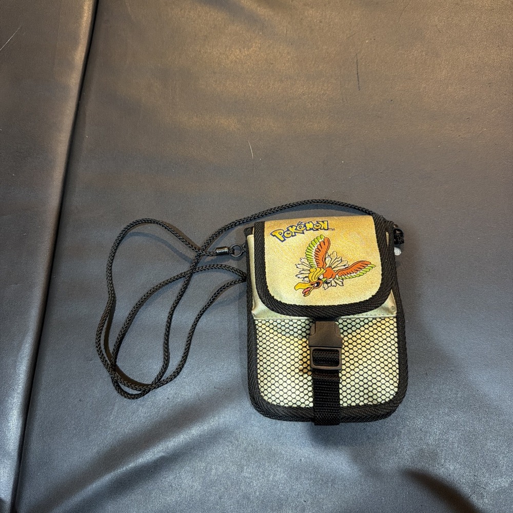 Pokémon Gold Travel Pak Carrying Case (Nintendo Game Boy Color)